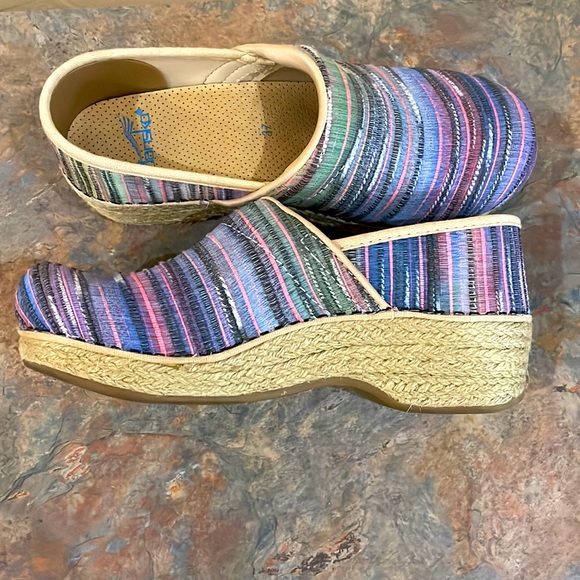 Excellent Vegan Dansko Clogs - Picture 5 of 11